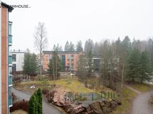 Näkymää parvekkeelta sisäpihan suuntaan