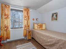 Yläkerran makuuhuone 2