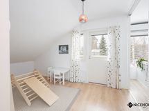 Yläkerran aula on monikäyttöinen tila