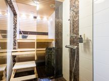 As 2 (5h+k+vh+2kph+s+wc+parveke). Saunallinen kylpyhuone