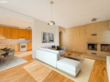 Vaikkapa näin voisi huonekaluja asetella