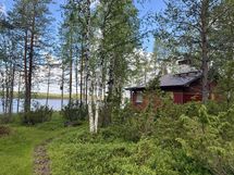 Mökki lammen rannalla