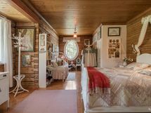 Yläkerran makuuhuone