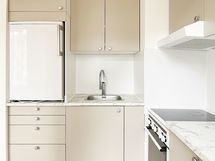 Jääkaapissa on pakastinlokero.