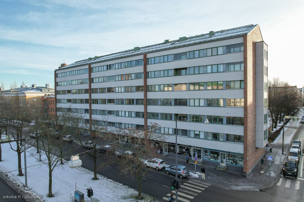 Hyvin huollettu taloyhtiö keskeisellä sijainnilla � torille on vain 550 metriä.