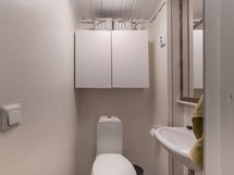 yläkerran erillinen wc