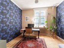 Ensimmäinen makuuhuone Lukiokadun puolella