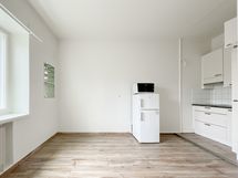 Tehoneliöinen koti talon 3. kerroksessa, sisäpihan suojissa! Tervetuloa!