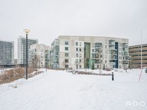 Naapuritaloyhtiöiden kanssa hallinnanjakosopimuksella jaettua piha-aluetta.