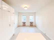 Tervetuloa tähän valoisaan ja muuttovalmiiseen kotiin!