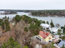 Sijainti päättyvän tien päässä rajautuen puistoalueeseen.