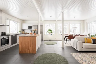 Omakotitalo, 2 mh, tupakeittiö, takkahuone, sauna, kph, khh, 2 wc, vh, et, yläaula, 176/215 m², Liuksiala - View 2