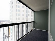 Parveke. Kuva asunnosta A58, jossa vastaava pohjaratkaisu, materiaalit voivat poiketa.