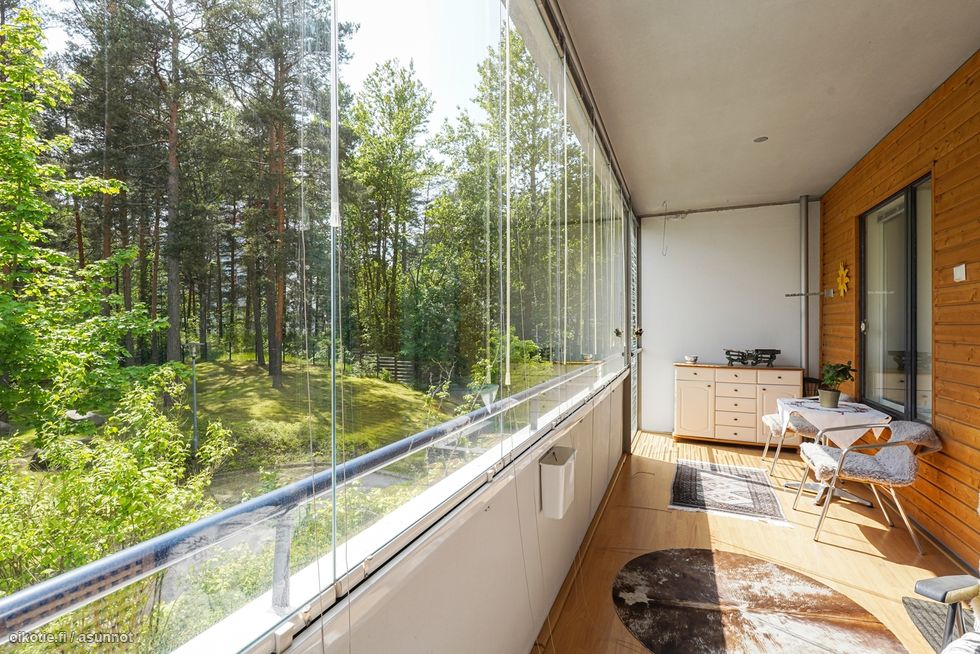 Parvekkeelta ihanan vehreät näkymät