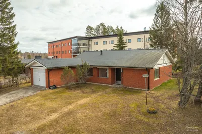 Omakotitalo, 3mh+oh+k+kylmiö+apk+puk.h+ph+s+2wc+autotalli, 119/179 m², keskusta