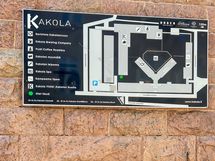 Aurajoen toisella puolella on Kakolan kattavat palvelut.