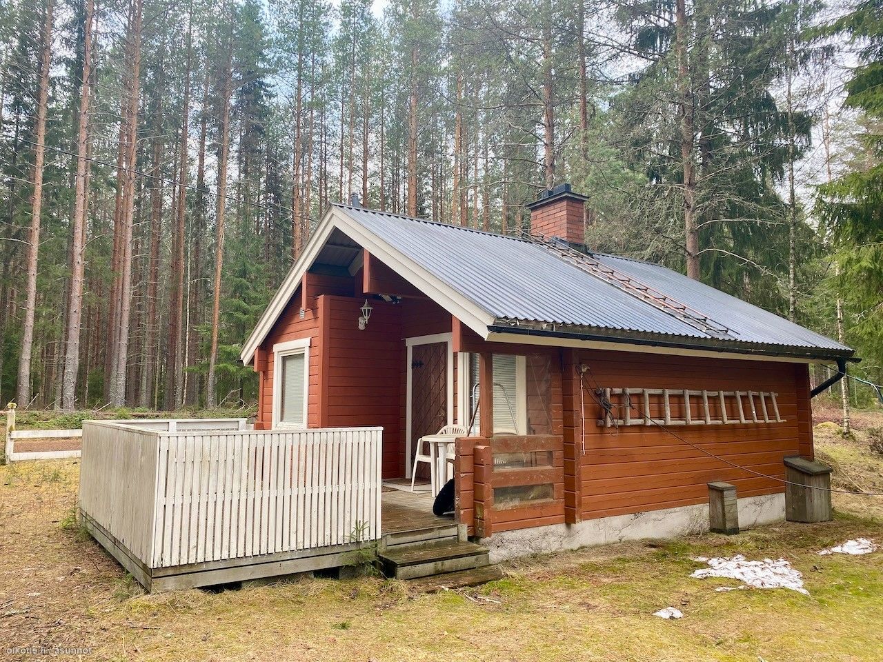 27 m² Käpälämäentie 31, 31170 Forssa Mökissä tupakeittiö, pieni makuuhuone,  pukuh., sauna + terassi. Lisäksi  