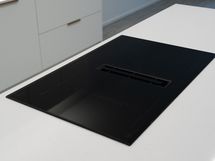 Induktioliesi integroidulla liesituulettimella
