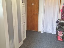 Arkieteisestä käynti kodinhoitotilaan ja kylpyhuoneeseen