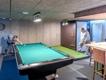 Rälläämössä pelejä, baari ym.