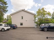 Taloyhtiön parkkipaikka