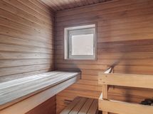 Sauna tarjoaa leppoisat löylyt.