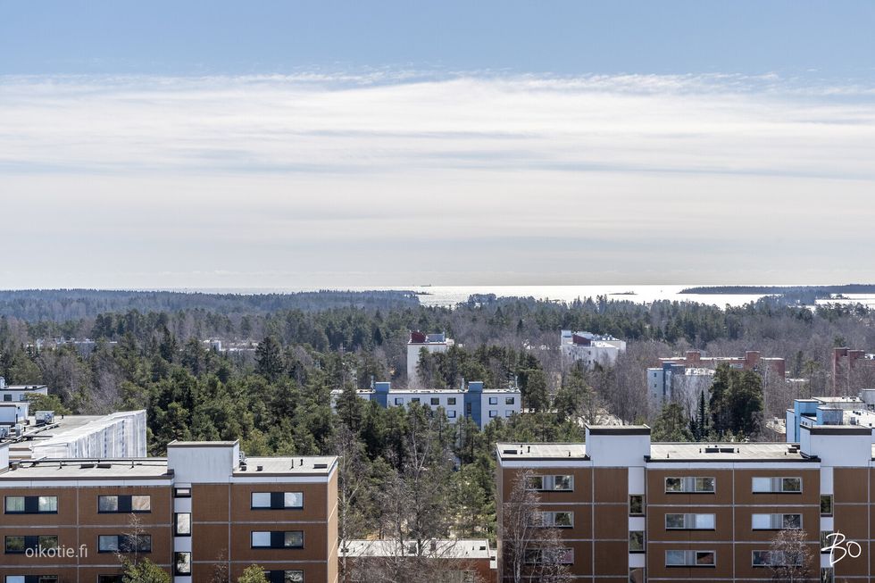 Näköalahuoneiston parvekkeelta merimaisemat