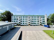 Näkymät ikkunasta sisäpihalle.