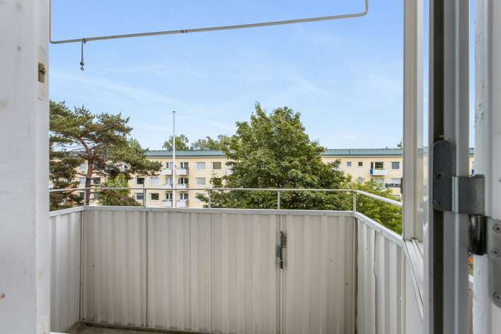 Kerrostalo, 3h,k,kk,2xkph/wc,vh,parveke (yj:n muk. 1h+kk ja 2h+kk), 75 m², Roihuvuori – pohled 2