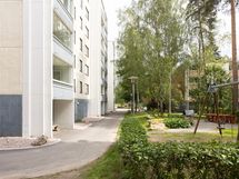 Taloyhtiön pihaa