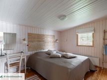 Päärakennuksen makuuhuone