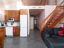 keittiötila/olohuone ja rappuset parvelle