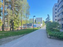 Alueella on todella kivat ulkoilumaastot ja useita kivoja puistoja ja leikkipaikkoja.