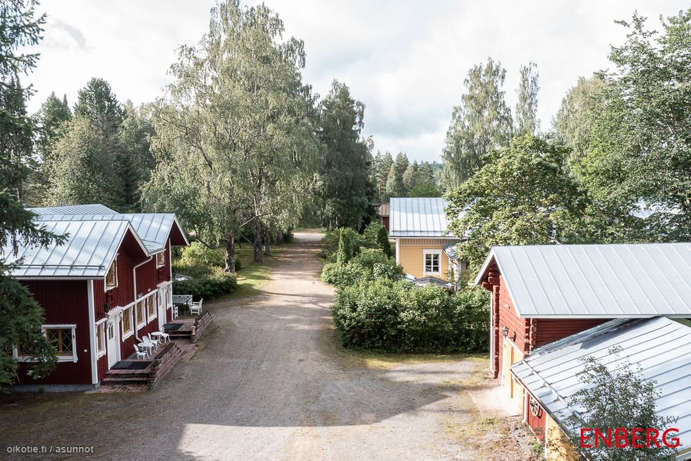 Taulun Kartanon pihapiiri