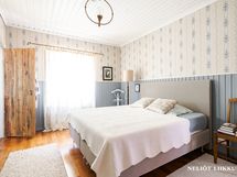 Makuuhuoneissa tammiparketti