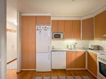 Keittiön varusteisiin kuuluu mm. astianpesukone