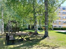 Taloyhtiön sisäpiha on viihtyisä