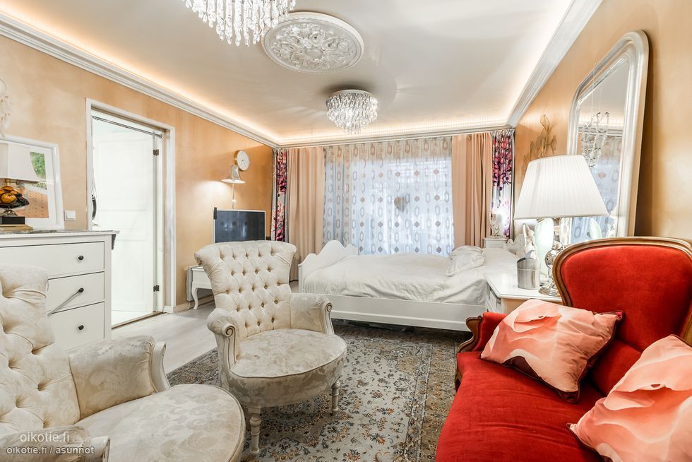 Puutalo-osake, 6h + k + kph + s + ak + 2*wc , 152/168 m², Ruskeasanta