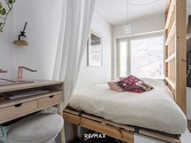 olohuoneesta jaettu sängylle paikka
