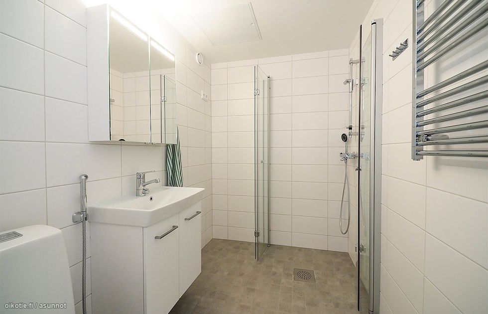 Putkiremontin yhteydessä uusittu kylpyhuone.