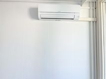 Tässä asunnossa ei tarvitse hikoilla kuumallakaan, siitä pitää huolen viilentävä ilmalämpöpumppu!
