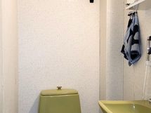 Yläkerran asunnon 1. wc
