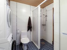 Yläkerran kylpyhuone