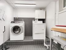 Yhtiössä on myös pesutupa.