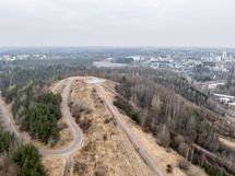 Huipulle johtaa ikoniset 426 värikästä porrasta.