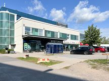 Kauppakeskus Ristikko palvelee noin 5 minuutin kävelymatkan päässä.