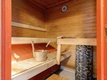 Sauna piharakennuksessa