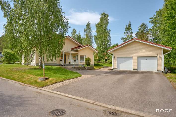 Omakotitalo, mh*3, oh, k, tvh, khh, ph, kph, s, tekn. tila., 178 m², Pilkanmaa