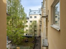 Näkymä makuuhuoneen ikkunasta