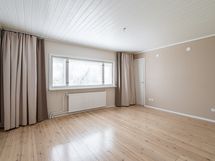 Kuva yläkerran kolmannesta makuuhuoneesta